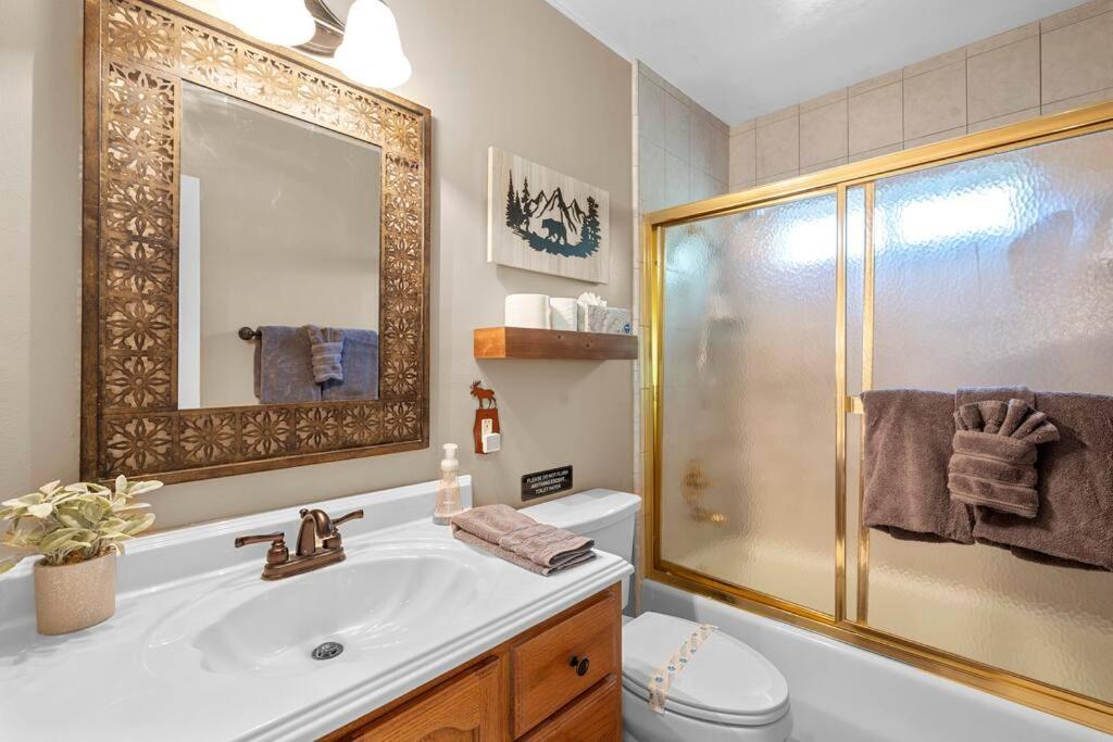 Cozy Cabin Perfect For 2 Families ビッグ・ベアー・レイク エクステリア 写真